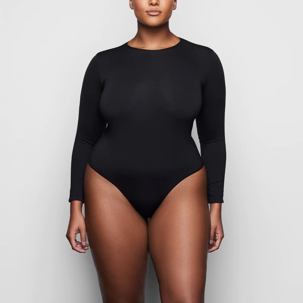 SKIMS Essential Crew Neck Long Sleeve Bodysuit